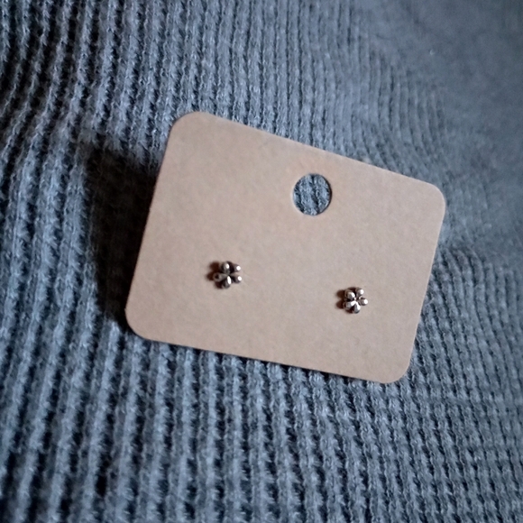 Flower earrings - Picture 2 of 3